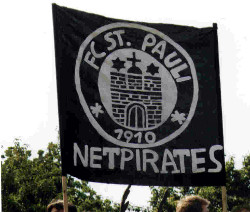 Netpirates-Doppelhalter Doppelhalter der Netpirates beim Spiel in Uerdingen, 13.06.1999