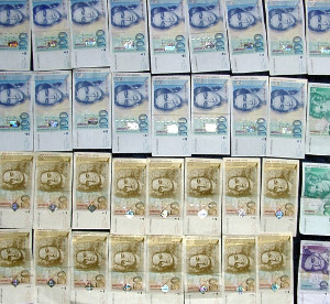 Geldscheine, möglicherweise aus illegalen oder für illegale Zwecke verwendet Geldscheine